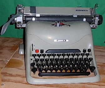 Macchine da scrivere manuali Olivetti, da tavolo e portatili Immagine 11