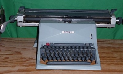 Macchine da scrivere manuali Olivetti, da tavolo e portatili Immagine 13