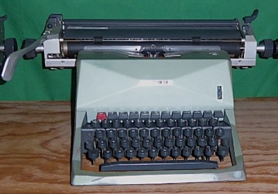 Macchine da scrivere manuali Olivetti, da tavolo e portatili Immagine 14