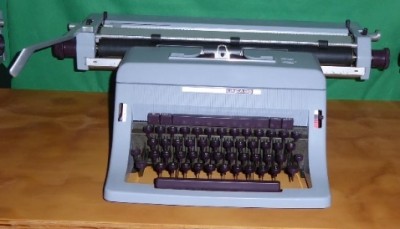 Macchine da scrivere manuali Olivetti, da tavolo e portatili Immagine 17