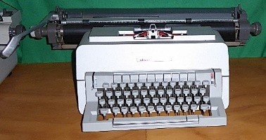 Macchine da scrivere manuali Olivetti, da tavolo e portatili Immagine 21