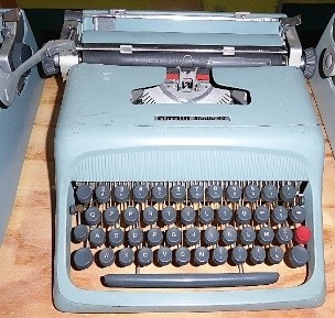 Macchine da scrivere manuali Olivetti, da tavolo e portatili Immagine 31