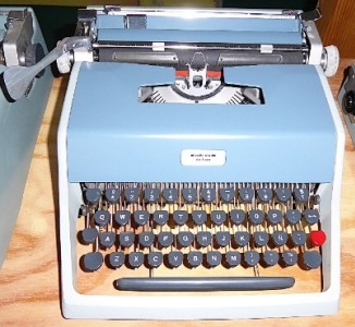 Macchine da scrivere manuali Olivetti, da tavolo e portatili Immagine 32