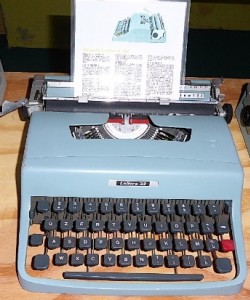 Macchine da scrivere manuali Olivetti, da tavolo e portatili Immagine 33