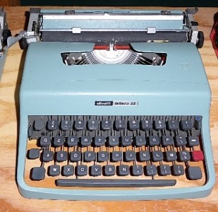 Macchine da scrivere manuali Olivetti, da tavolo e portatili Immagine 34