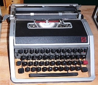 Macchine da scrivere manuali Olivetti, da tavolo e portatili Immagine 37