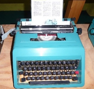 Macchine da scrivere manuali Olivetti, da tavolo e portatili Immagine 39